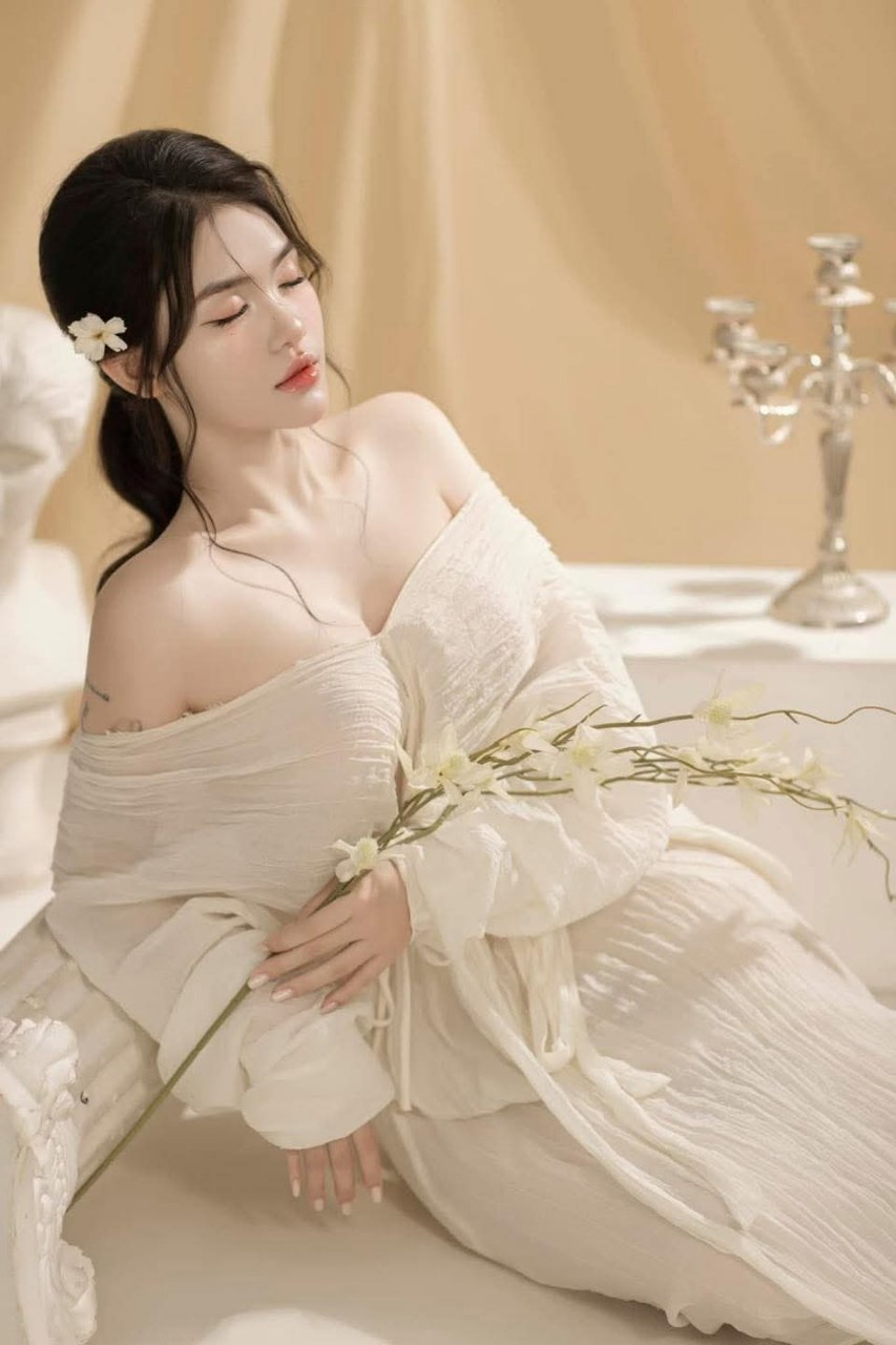Người phụ nữ đi làm thêm bị sexy bởi cậu trai trẻ vì Gã chồng bỏ bê